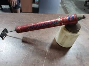 lot 11 image: Vintage Hudson 2-Spray Continuous Sprayer