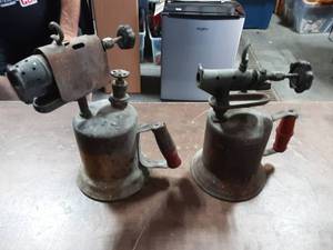 lot 12 image: 2-Blow Torches 1-Brass, 1-Copper