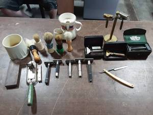 lot 22 image: Lot Of Shaving Implements