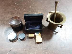 lot 24 image: Collectibles