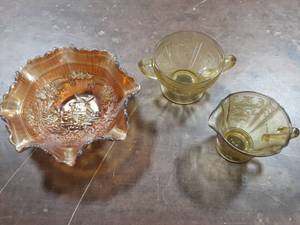 lot 27 image: Vintage Imperial Windmill Carnival Glass Bowl, Open Rose Yellow Depression Sugar Bowl & Other Creamer