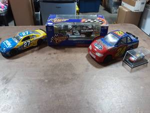 lot 31 image: Lot Of Race Cars