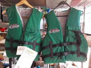 lot 34 image: 2-Master Sportsman Adult Universal Size PFDS