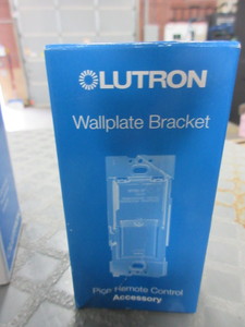 lot 60 image: LUTRON POWER SUPPLY, SWITCHES AND ACCESSORIES FOR LIGHTS - NEW