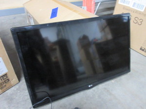 lot 158 image: LG 24 LED TV