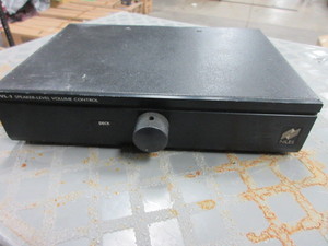 lot 104 image: NILES SINGLE VOLUME CONTROL