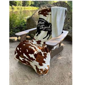 lot 256 image: NEW Yellowstone Silk Touch Sherpa Reverse Throw, 60 x 70 - Yellowstone Tartan