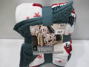 lot 267 image: NEW Members Mark Holiday Plush Throw, 60 x 70 - Holiday Trucks and Trees