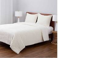 lot 370 image: Berkshire Life Pleated Wave3 Piece Comforter Set - Ivory - King