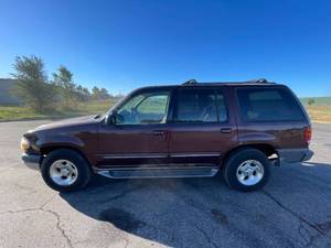 2000 Ford Explorer XLT - 4X4