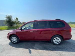 2011 Kia Sedona LX - 2 OWNERS