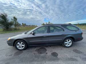 2002 Ford Taurus SE - 2 OWNERS