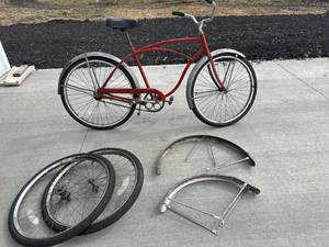lot 3 image: Schwinn 1960s Bicycle with Extra Parts