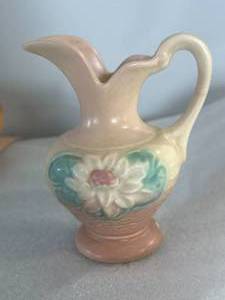 lot 29 image: Hull Pottery Pink Water Lily Vase USA