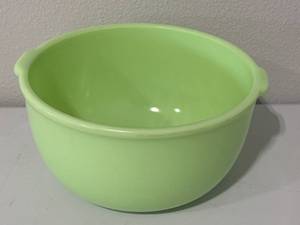 lot 51 image: Jadeite Mixing Bowl 9 12 Wide