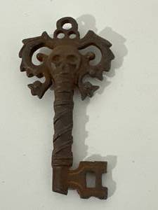 lot 59 image: Unique Skull Key 4 12 Long
