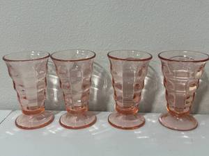 lot 69 image: Vintage Glass Lot