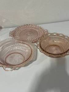 lot 70 image: Vintage Glass Lot