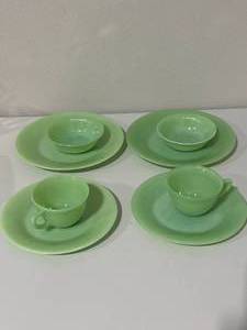 lot 72 image: Fire King Jadeite  (2 bowls, cups, plates)