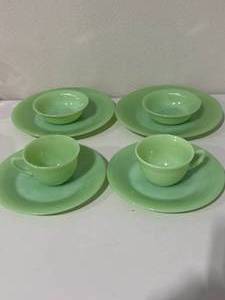 lot 73 image: Fire King Jadeite  (2 bowls, cups, plates)