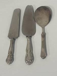 lot 44 image: Vintage .925 Silver Cake Cutter 7.99 oz