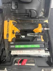 lot 95 image: Bostitch SX1838 Staple Gun
