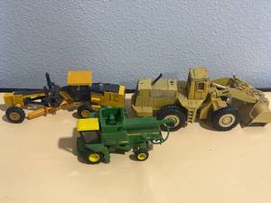 lot 99 image: Vintage Toy Lot