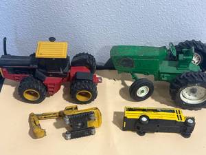 lot 100 image: Vintage Toy Lot