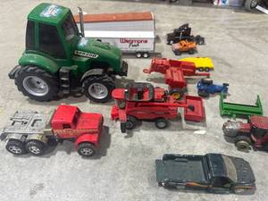lot 101 image: Vintage Toy Lot