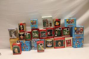 lot 252 image: Collection of Assorted Christmas Ornaments