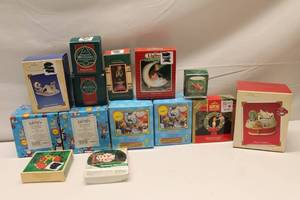 lot 254 image: Collection of Hallmark Holiday Ornaments and Decorations