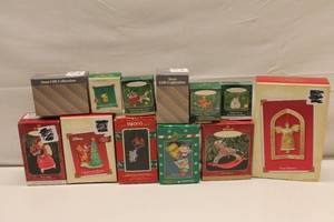 lot 262 image: Assorted Christmas Ornaments Collection