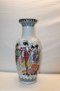 lot A-274 image: Hand-Painted Porcelain Vase with Classical Asian Artwork