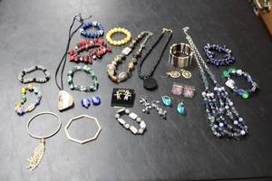 lot 280 image: Lot of Assorted Fashion Jewelry - Necklaces, Bracelets, Earrings, and Brooch