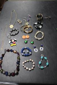 lot 281 image: Assorted Fashion Jewelry Lot - Bracelets, Earrings, Necklaces, and Keychains