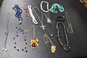 lot 288 image: Assorted Lot of Fashion Necklaces and Bracelets