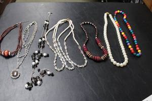 lot 290 image: Assorted Fashion Necklaces - Lot of 7