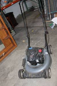 lot 312 image: Craftsman 5.50 ft-lb Briggs & Stratton Gas Lawn Mower
