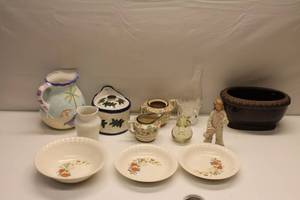 lot 346 image: Assorted Vintage and Decorative Ceramics Collection