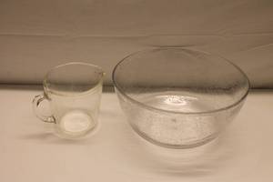 lot 348 image: Vintage Clear Glass Pitcher and Textured Glass Bowl Set