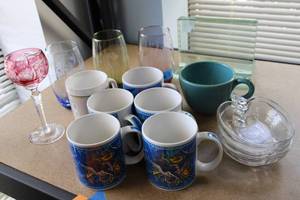lot 363 image: Lot of Assorted Glassware and Ceramic Mugs