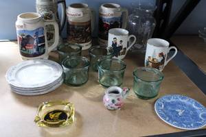 lot 365 image: Vintage Collectibles Lot - Dishware, Mugs, and Glassware