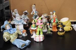 lot 368 image: Vintage Clown Figurines Collection
