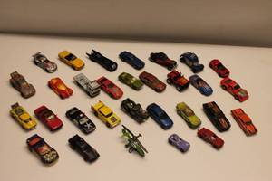 lot 416 image: Assorted Vintage Toy Car Collection - 30 Pieces