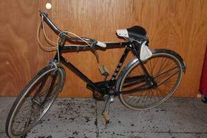 lot A-420 image: Vintage Hercules Bicycle with Leather Saddle Pouch