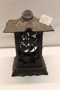 lot 422 image: Vintage Cast Iron Candle Lantern