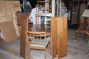 lot A-441 image: Mid-Century Modern Dining Table with Four Chairs and Two Leaf Extensions