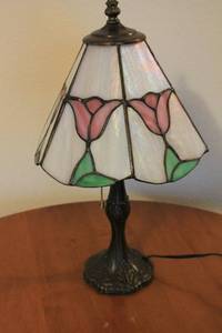 lot 445 image: Stained Glass Table Lamp with Floral Design