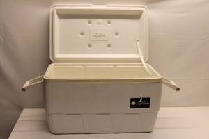lot 475 image: Igloo Marine Cooler