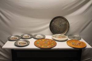 lot 476 image: Vintage Decorative Plates Collection